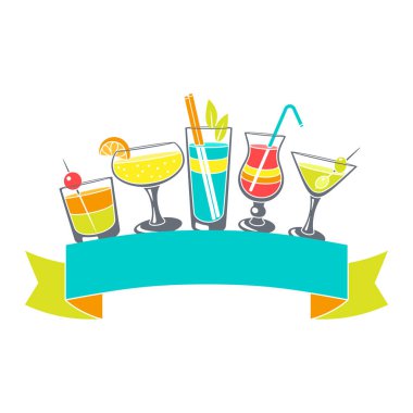 Camda kokteyller olan bir arka plan. Parti, bar ve restoran menüsü için alkollü içecek.