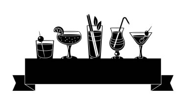 Camda kokteyller olan bir arka plan. Parti, bar ve restoran menüsü için alkollü içecek.