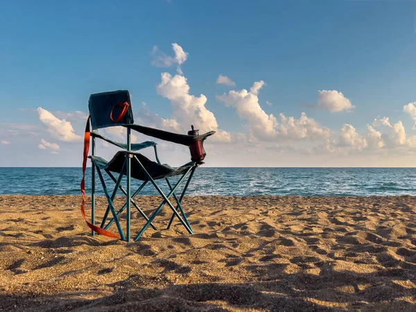 Opvouwbare Campingstoel Met Uitzicht Zee Het Strand Avonds Herfst — Stockfoto