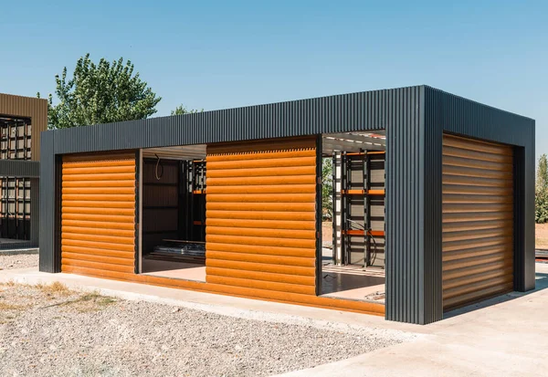 stock image Newly built metal framed building with siding. Construction of a new tiny house. selective focus