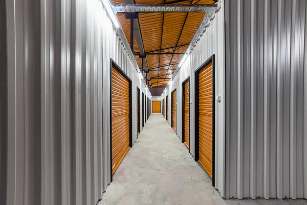 Corredor Unidad Self Storage Con Puertas Rojas Unidades Almacenamiento Alquiler — Foto de Stock