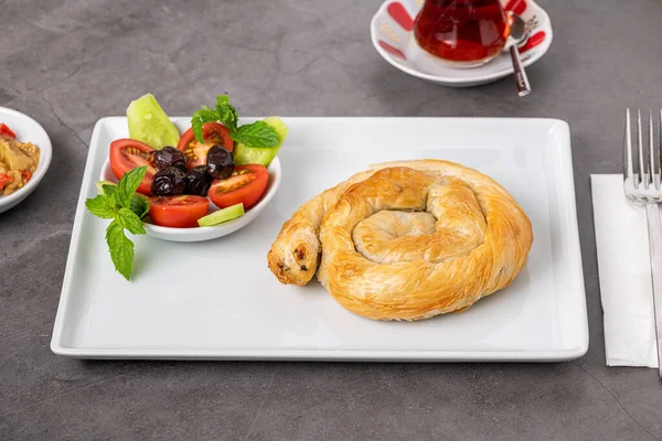 stock image Traditional Turkish pastry made with spinach and cheese wrapped in phyllo. Turkish name gul boregi or gul borek