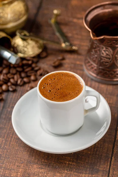 Τουρκικός Καφές Κλασικό Φλιτζάνι Καφέ Νερό Και Τούρκικη Απόλαυση Ξύλινο — Φωτογραφία Αρχείου