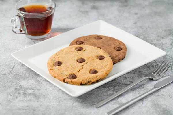 Печиво Шоколадними Чіпсами Чаєм Кам Яному Столі — стокове фото