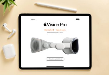 Antalya, Türkiye - 12 Haziran 2023: Apple web sitesi yeni çıkan 