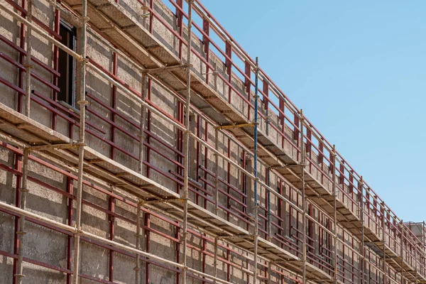 Bouwsteiger Gebouwd Een Nieuw Appartementengebouw Nieuwbouw Aanbouw — Stockfoto