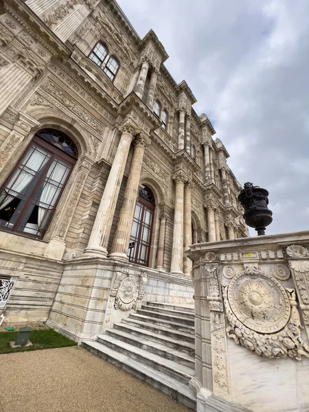 Edificio Principale Del Dolmabahce Palace Sulla Costa Europea Dello Stretto — Foto Stock