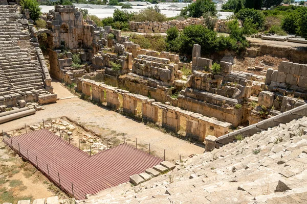 Rovine Dell Anfiteatro Antiche Tombe Rupestri Nell Antica Città Myra — Foto Stock
