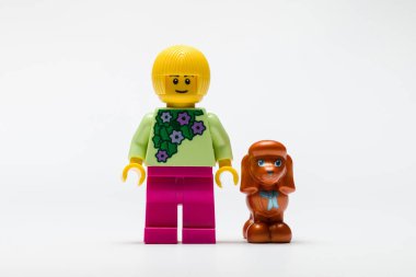 Antalya, Türkiye - 22 Ağustos 2023: Gezgin Lego kadın karakteri