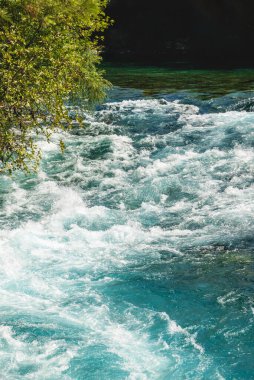 Koprucay Nehri 'nin Manavgat, Antalya' daki Koprulu Kanyonu 'ndan insansız hava aracı görüntüsü