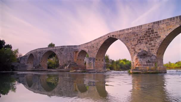 Den Historiska Aspendos Bron Över Koprucay Vid Soluppgången Antalya Turkiet — Stockvideo