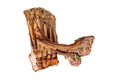 Beyaz arka planda ızgara kuzu pirzolası manzarası