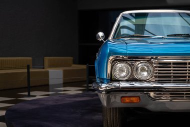Antalya, Türkiye - 1 Şubat 2024: 1966 Chevrolet Impala Antalya Otomobil Müzesi 'nde sergileniyor