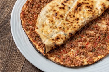 Lezzetli Türk pizzası Lahmacun. Lahmacun lezzetli ve lezzetli.