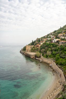 Antalya 'nın Alanya ilçesine bağlı tarihi Alanya Tersanesi ve Kizil Kule duvarları
