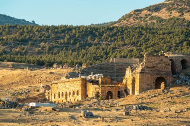 Denizli 'de bulunan antik Hierapolis' in kalıntıları