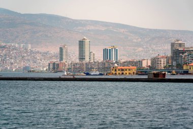 Bayrakli, İzmir 'deki gökdelenlerin ve binaların manzarası