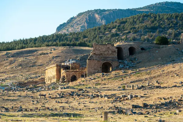 Denizli 'de bulunan antik Hierapolis' in kalıntıları