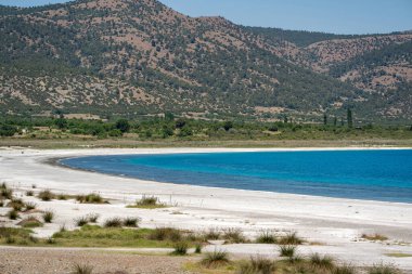 Turkuaz renkli Salda Gölü Burdur Türkiye 'de yer almaktadır. Türkçe adı Salda Golu