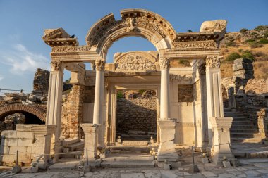 Kusadasi 'deki Efes antik kentinde Hadrian Tapınağı