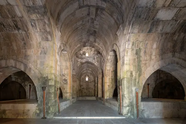 Giyaseddin Keykubad Bin Keyhusrev tarafından Antalya Burdur yolunda inşa edilen Susuz Karavanı. Susuz kervansarayi