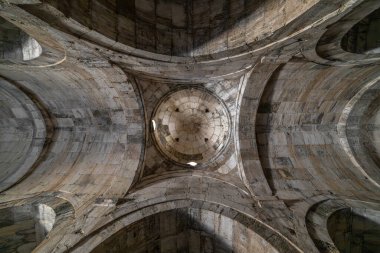 Giyaseddin Keykubad Bin Keyhusrev tarafından Antalya Burdur yolunda inşa edilen Susuz Karavanı. Susuz kervansarayi