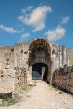 Giyaseddin Keykubad Bin Keyhusrev tarafından inşa edilen Incirhan Caravanserai, Antalya Burdur yolunda yer almaktadır.