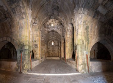 Giyaseddin Keykubad Bin Keyhusrev tarafından Antalya Burdur yolunda inşa edilen Susuz Karavanı. Susuz kervansarayi