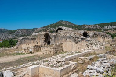 Giyaseddin Keykubad Bin Keyhusrev tarafından inşa edilen Incirhan Caravanserai, Antalya Burdur yolunda yer almaktadır.