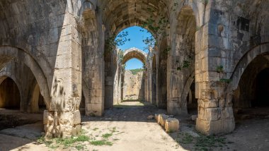 Giyaseddin Keykubad Bin Keyhusrev tarafından inşa edilen Incirhan Caravanserai, Antalya Burdur yolunda yer almaktadır.