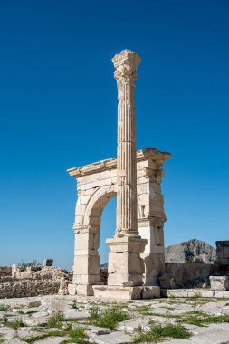 Burdur, Türkiye yakınlarındaki antik Sagalassos kenti. Roma şehri Sagalassos 'un Yukarı Agora kalıntıları.