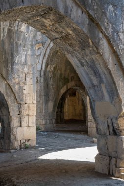 Giyaseddin Keykubad Bin Keyhusrev tarafından inşa edilen Incirhan Caravanserai, Antalya Burdur yolunda yer almaktadır.