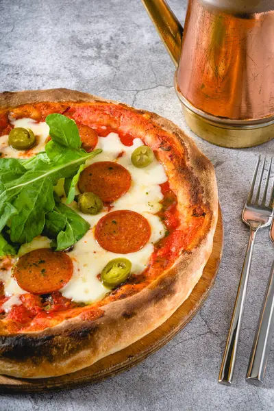 stock image Top view of Neapolitan pizza with sausage, jalapeno peppers and arugula