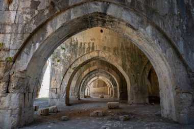Giyaseddin Keykubad Bin Keyhusrev tarafından inşa edilen Incirhan Caravanserai, Antalya Burdur yolunda yer almaktadır.