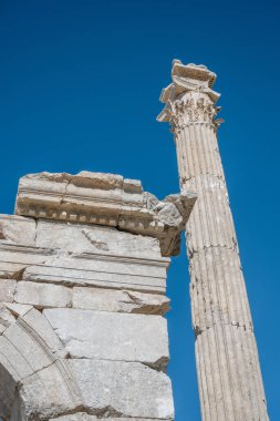 Burdur, Türkiye yakınlarındaki antik Sagalassos kenti. Roma şehri Sagalassos 'un Yukarı Agora kalıntıları.