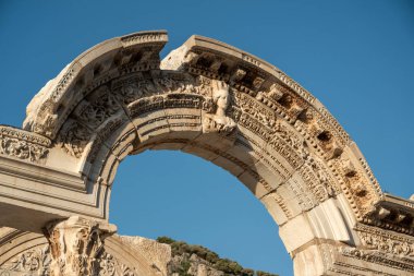 Kusadasi 'deki Efes antik kentinde Hadrian Tapınağı