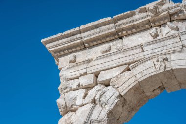 Burdur, Türkiye yakınlarındaki antik Sagalassos kenti. Roma şehri Sagalassos 'un Yukarı Agora kalıntıları.