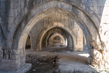 Giyaseddin Keykubad Bin Keyhusrev tarafından inşa edilen Incirhan Caravanserai, Antalya Burdur yolunda yer almaktadır.