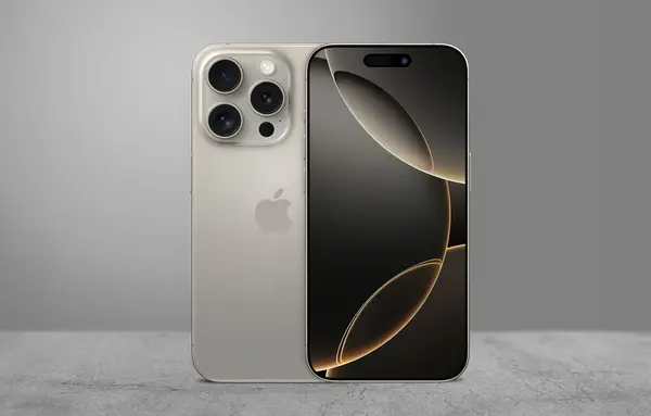 Antalya, Türkiye - 10 Eylül 2024: Yeni piyasaya sürülen alüminyum iPhone 16 profosyonel model seti