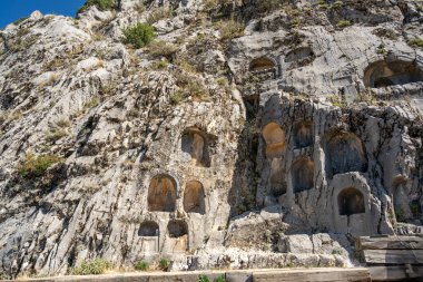 Burdur, Türkiye yakınlarındaki antik Sagalassos kenti. Roma şehri Sagalassos 'un Yukarı Agora kalıntıları.