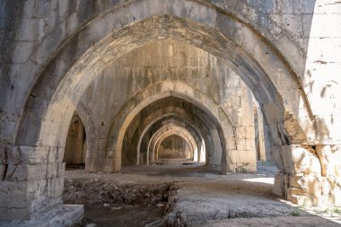 Giyaseddin Keykubad Bin Keyhusrev tarafından inşa edilen Incirhan Caravanserai, Antalya Burdur yolunda yer almaktadır.