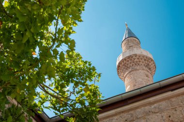 Sehzade Korkut Camii, Antalya Kaleici 'de yer alan Kesik Minaresi olarak da bilinir.