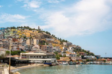 Aydın 'ın Kusadasi kıyısı güneşli bir günde