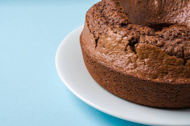 Kakao, ceviz, havuç ve tarçınlı kek.