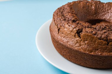 Kakao, ceviz, havuç ve tarçınlı kek.