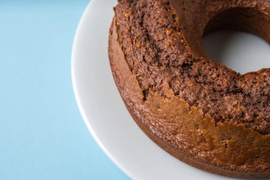 Kakao, ceviz, havuç ve tarçınlı kek.