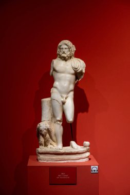 Selcuk, İzmir, Türkiye - 5 Temmuz 2024: Artemis Tapınağı modelinin sergilendiği İzmir 'in Selcuk kentindeki Efes Arkeoloji Müzesi