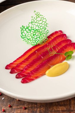 Pancar pancarı İskandinav mutfağından somon, tuzlu somon kökü gravlax