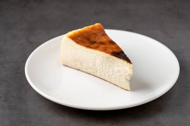 Popüler İspanyol peynirli kekinin adı San Sebastian peynirli keki.