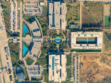 Antalya, Türkiye - 22 Ocak 2025: Antalya Uluslararası Bilim Üniversitesi 'nin Antalya Üniversitesi' ne bakış